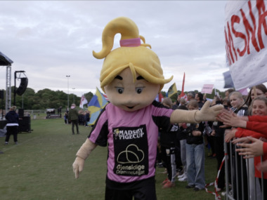 MADSBY PIGECUP trak masser af spillere til byen billed
