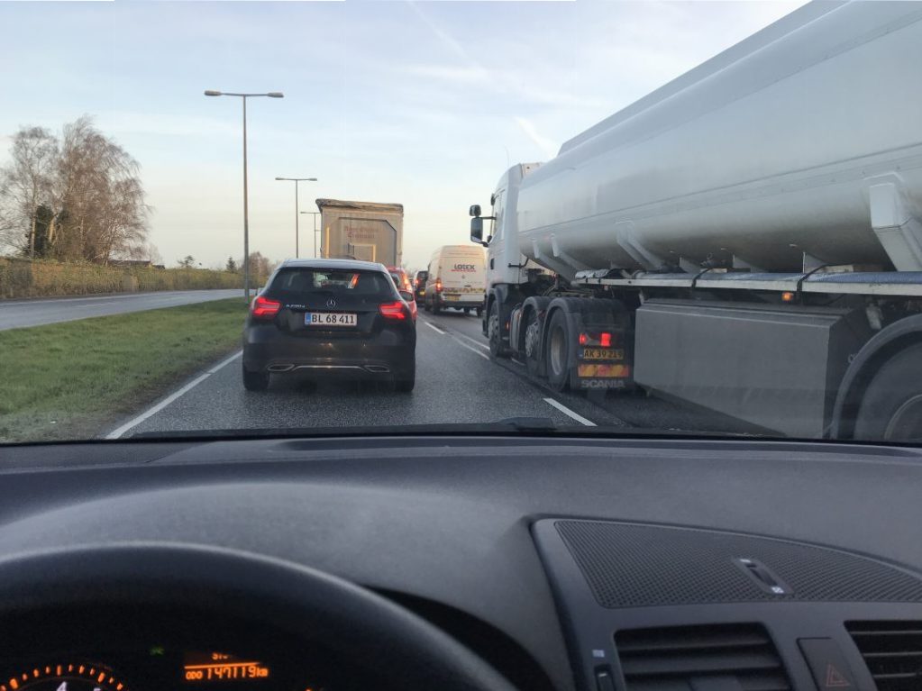 Travl weekend i vente på vejene