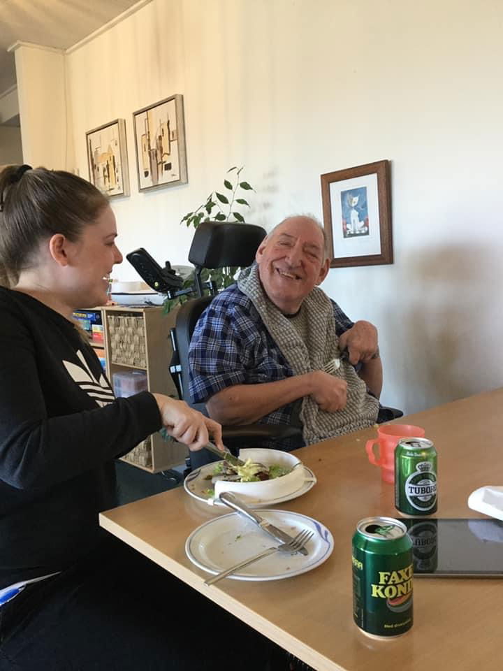 PÅSKEFROKOST I EN CORONATID