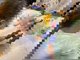 Halvdelen af alle over 16 år er nu vaccineret med første stik mod COVID-19