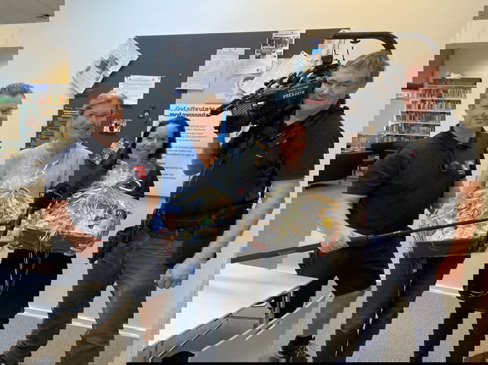 Overrasket: Hanne og Mette fik uventet besøg på deres arbejdsplads