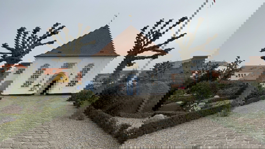 Michaelis kirkes dør står åben