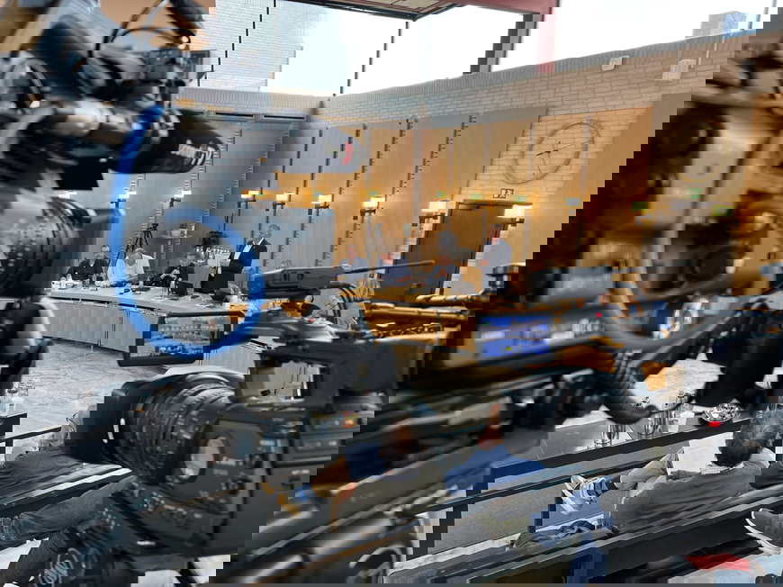 Du kan se med når byrådsmødet sendes direkte fra byrådssalen – både på dit tv hjemme i sofaen, og via byrådsmøde.dk