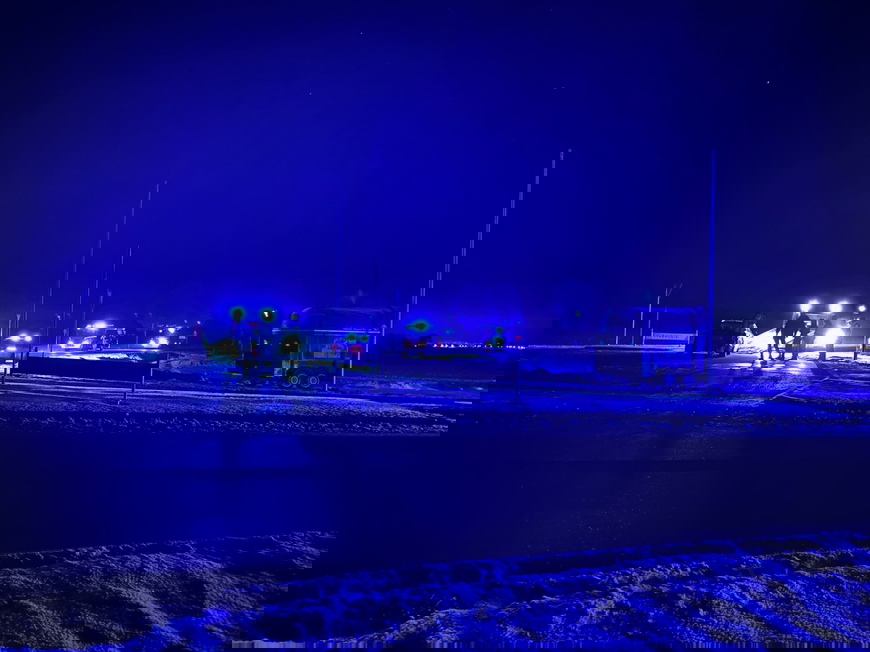 To biler kolliderede i mørklagt rundkørsel