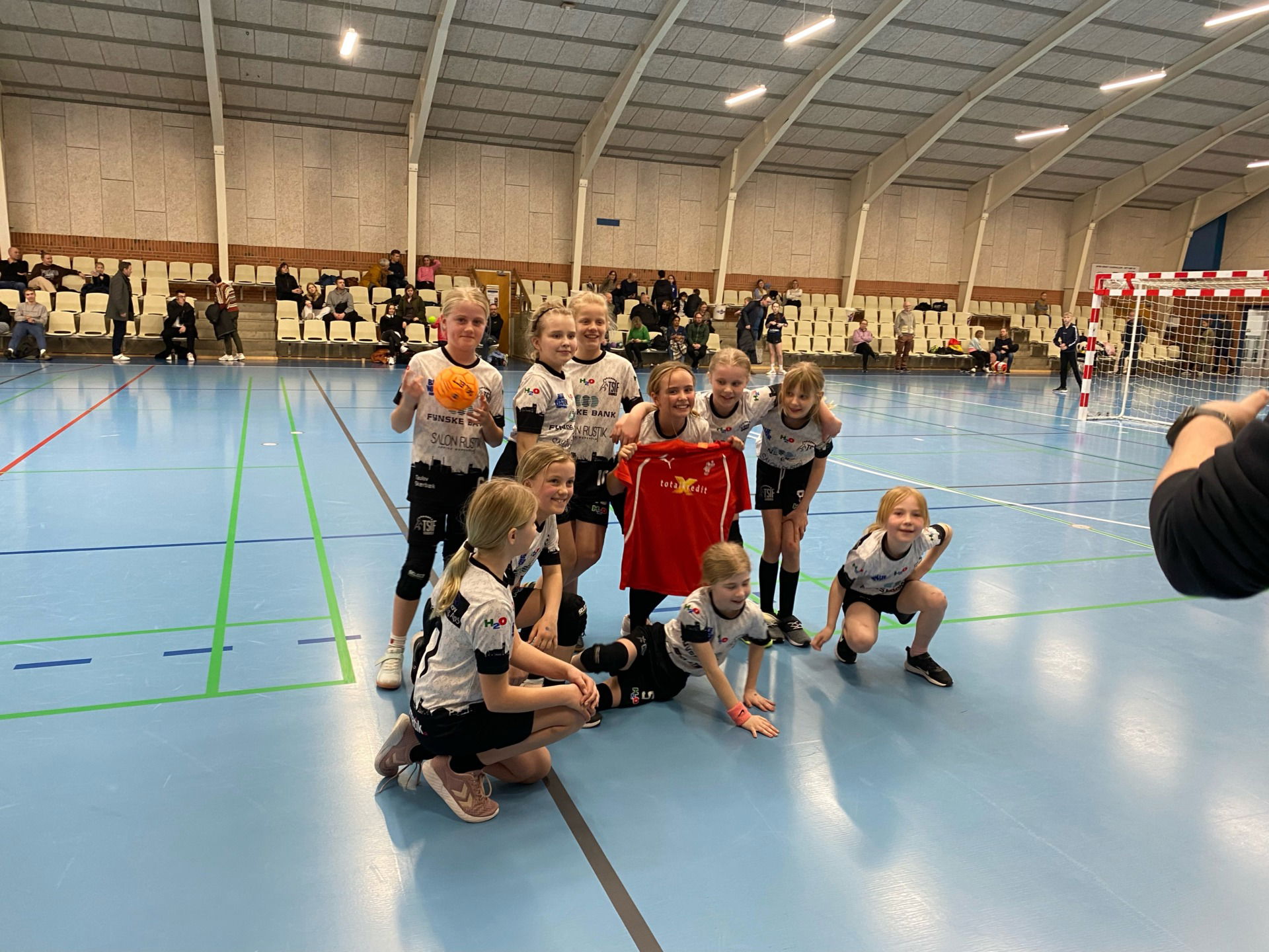 Elbohallen dannede rammen om håndboldkamp mellem Taulov-Skærbæk og Bredballe