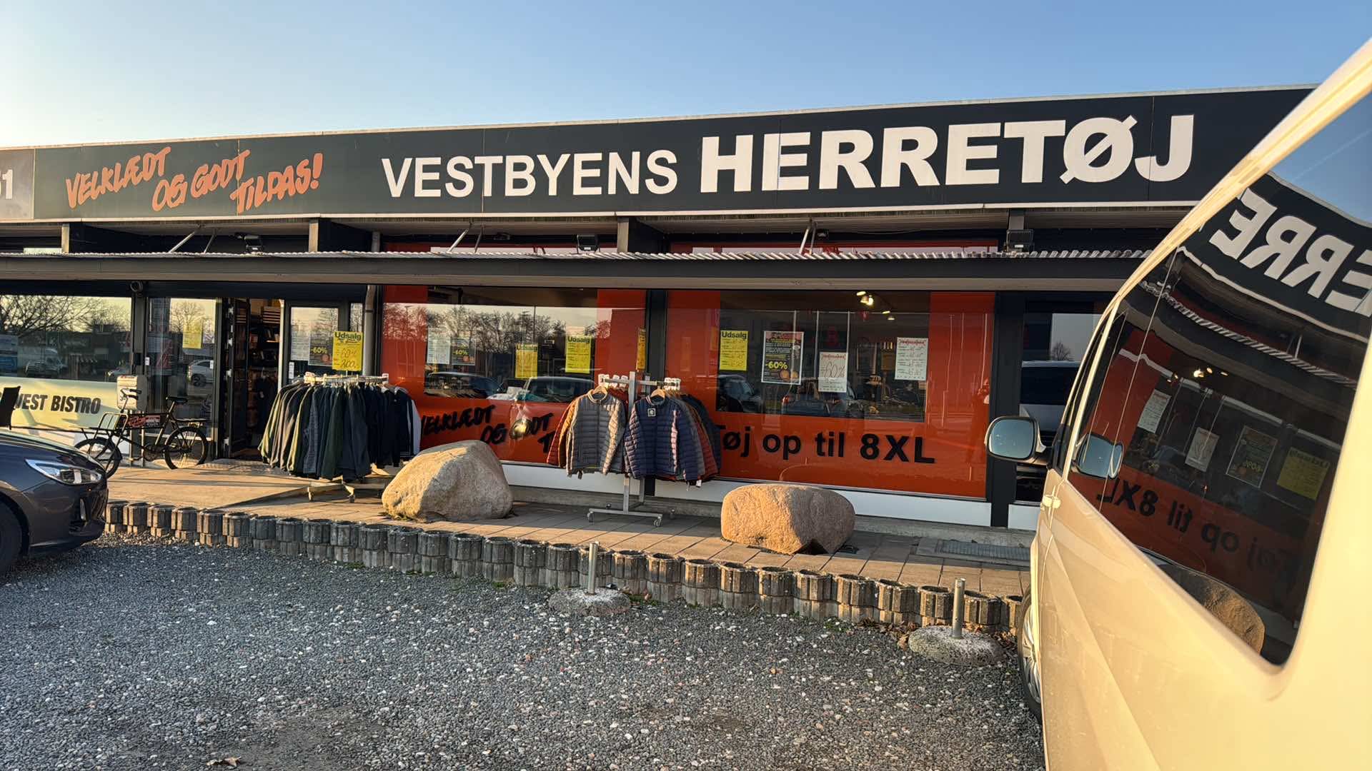 Henrik Hansen fylder 60 år - Driver tøjbutik mod alle odds